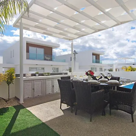 Villa Sunday