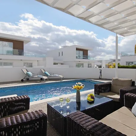 Villa Sunday *